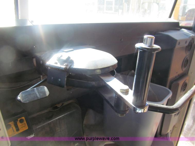 image for item G9590 1997 Ford B800 Blue Bird school bus