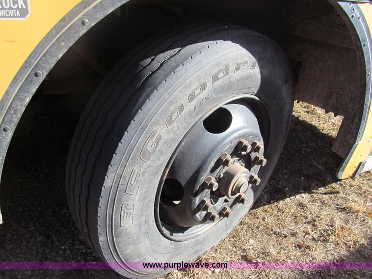 image for item G9591 1992 Blue Bird TC2000 school bus