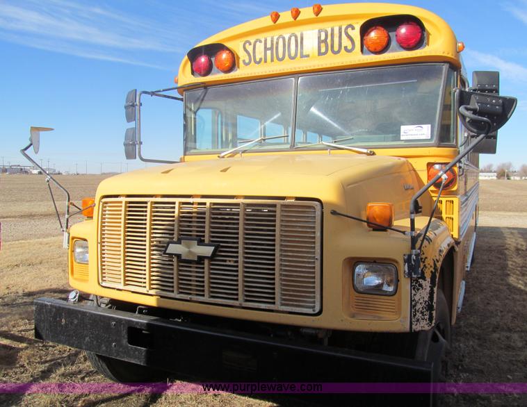 image for item G9592 1994 Chevrolet B7 school bus