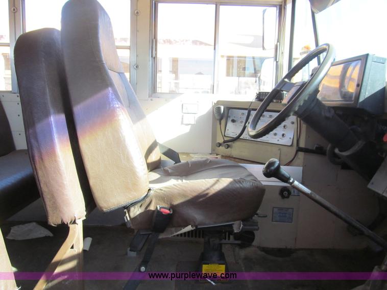 image for item G9592 1994 Chevrolet B7 school bus