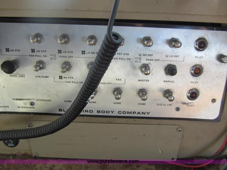 image for item G9592 1994 Chevrolet B7 school bus