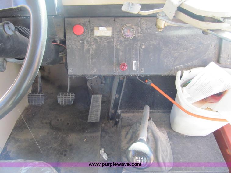 image for item G9592 1994 Chevrolet B7 school bus