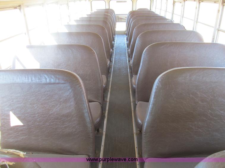 image for item G9592 1994 Chevrolet B7 school bus