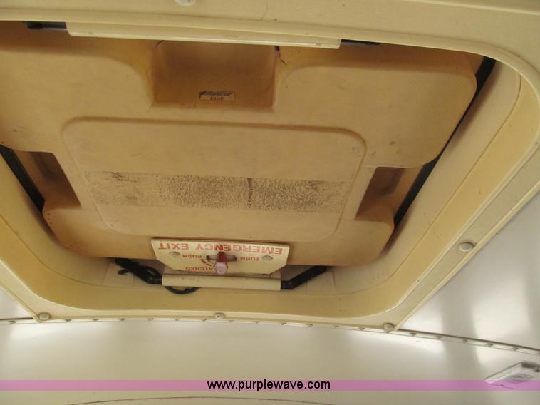 image for item G9592 1994 Chevrolet B7 school bus