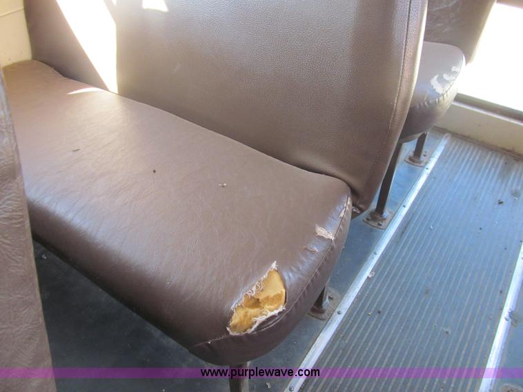 image for item G9592 1994 Chevrolet B7 school bus