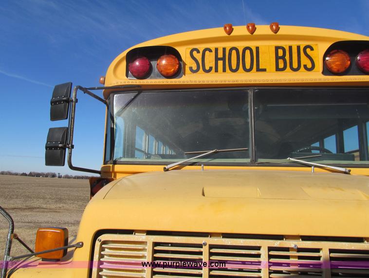 image for item G9592 1994 Chevrolet B7 school bus