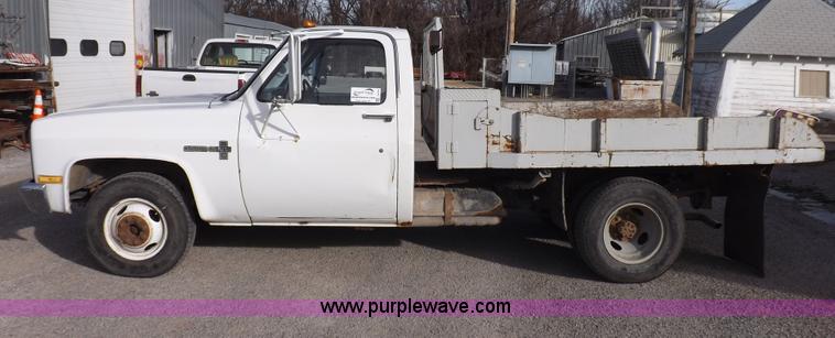 image for item I9193 1988 Chevrolet Custom Deluxe R30 flatbed truck