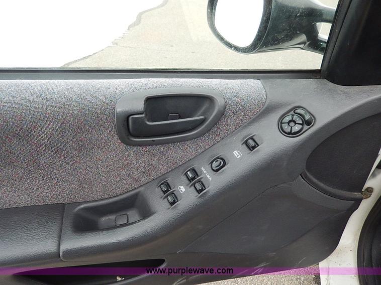 image for item I9429 2000 Dodge Stratus SE