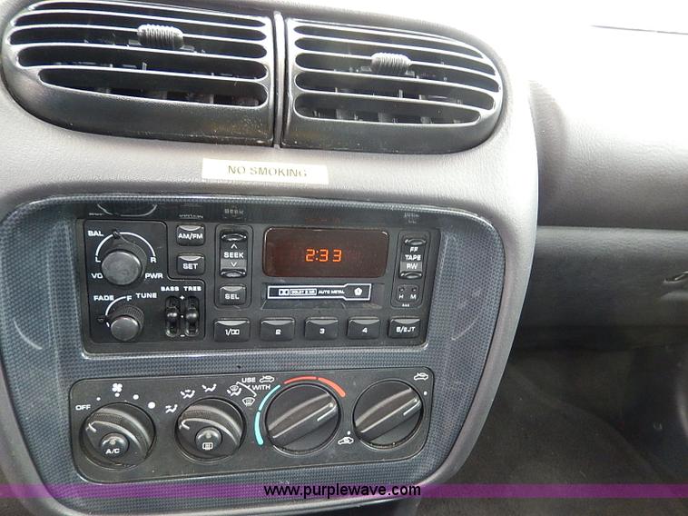 image for item I9429 2000 Dodge Stratus SE