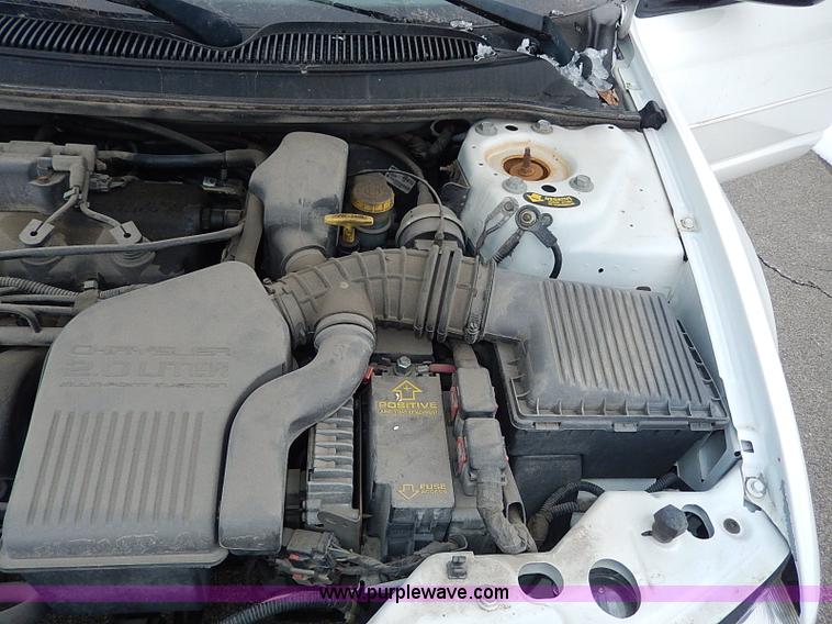 image for item I9429 2000 Dodge Stratus SE