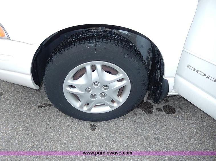 image for item I9429 2000 Dodge Stratus SE