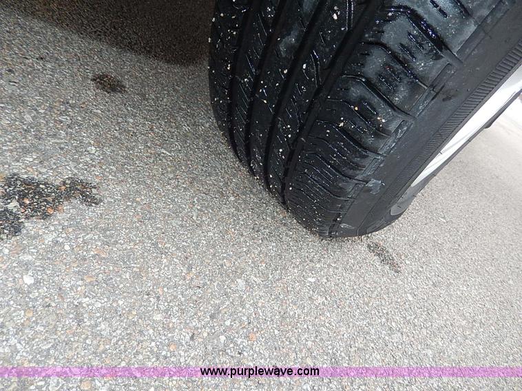 image for item I9429 2000 Dodge Stratus SE