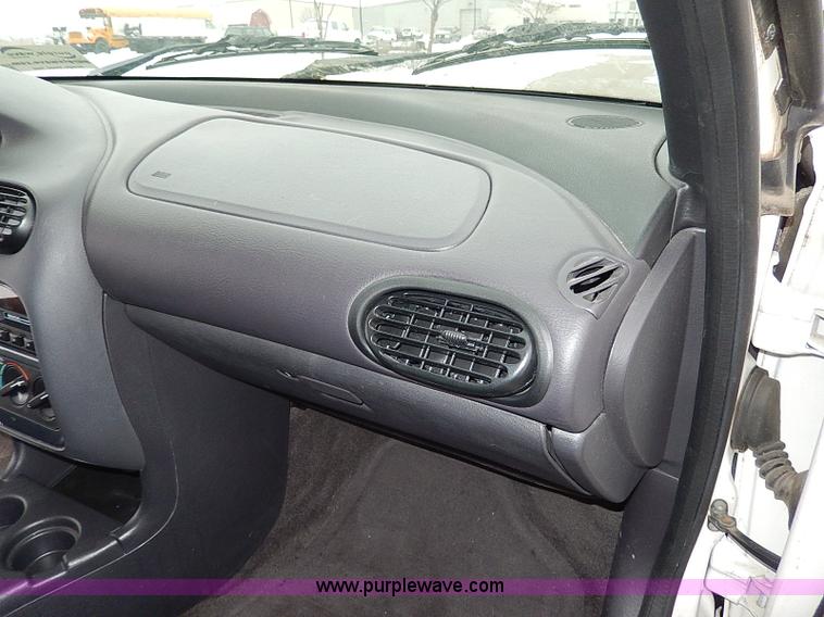 image for item I9429 2000 Dodge Stratus SE