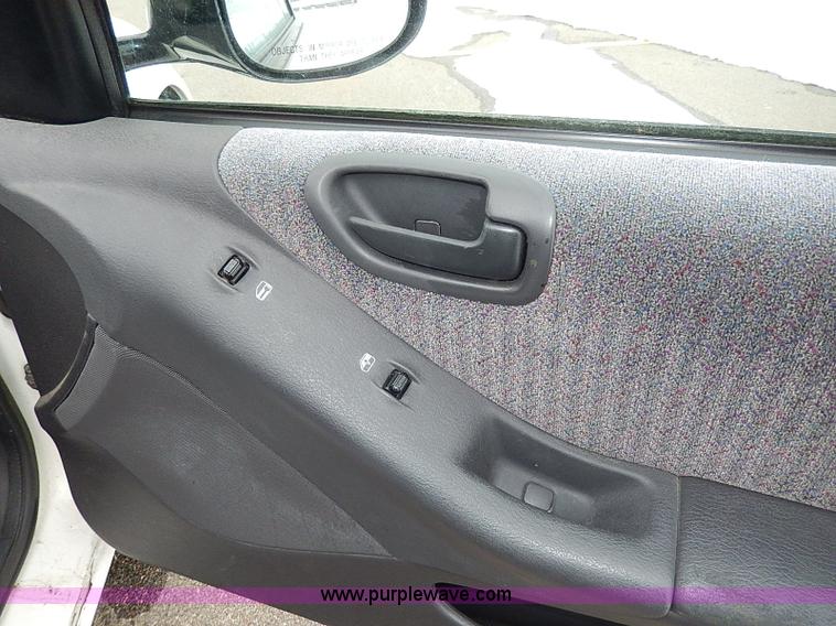 image for item I9429 2000 Dodge Stratus SE