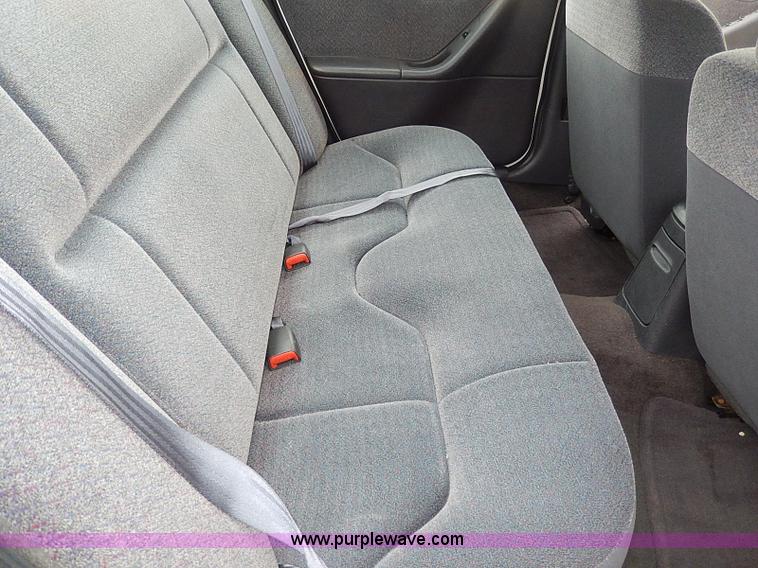 image for item I9429 2000 Dodge Stratus SE