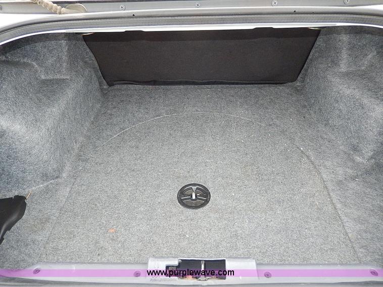 image for item I9429 2000 Dodge Stratus SE