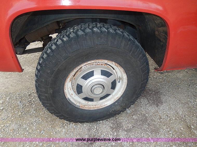 image for item I9437 1980 Chevrolet C20 Custom Deluxe fire truck