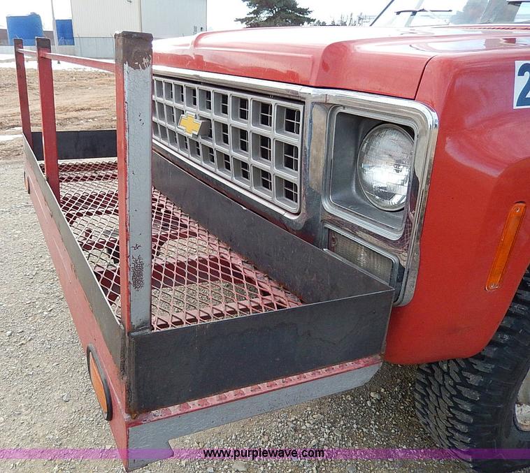 image for item I9437 1980 Chevrolet C20 Custom Deluxe fire truck