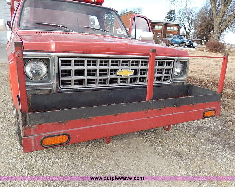image for item I9437 1980 Chevrolet C20 Custom Deluxe fire truck