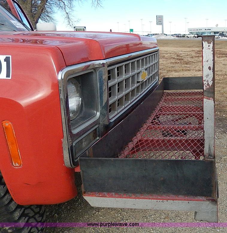 image for item I9437 1980 Chevrolet C20 Custom Deluxe fire truck