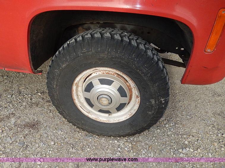 image for item I9437 1980 Chevrolet C20 Custom Deluxe fire truck