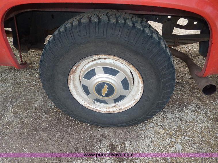 image for item I9437 1980 Chevrolet C20 Custom Deluxe fire truck