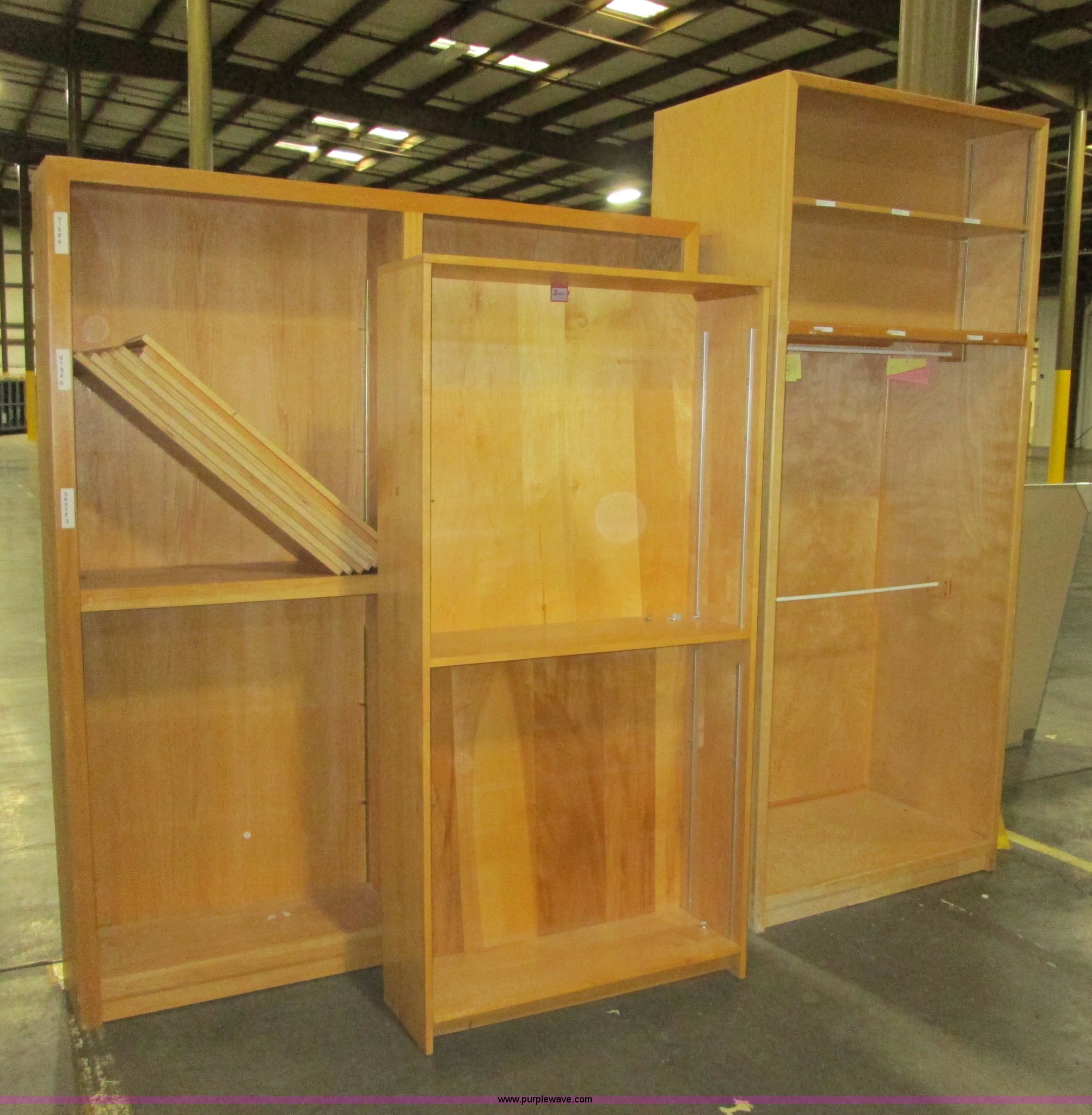 Assorted furniture in Lawrence, KS Item C1638 sold Purple Wave