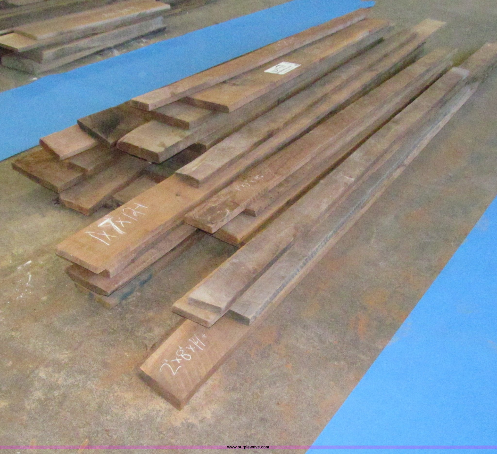 Assorted walnut lumber in Des Moines, IA Item E4653 sold Purple Wave