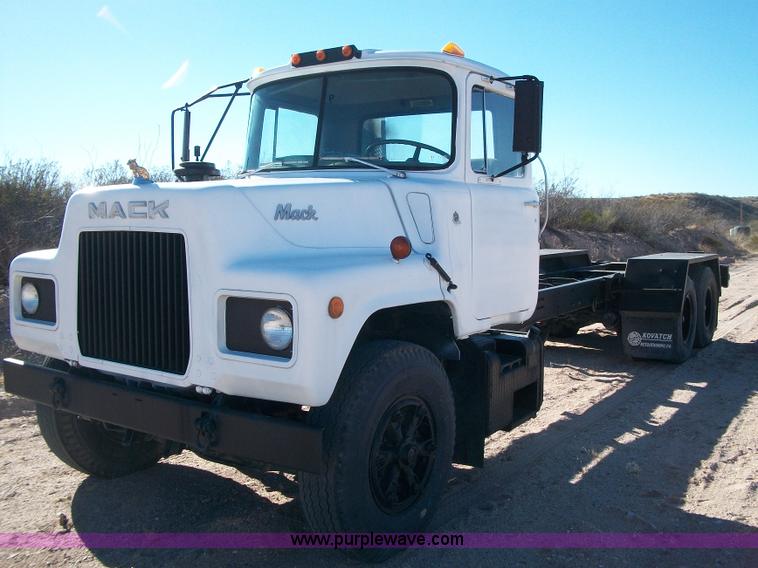 image for item C1769 1983 Mack DM4 truck cab and chassis