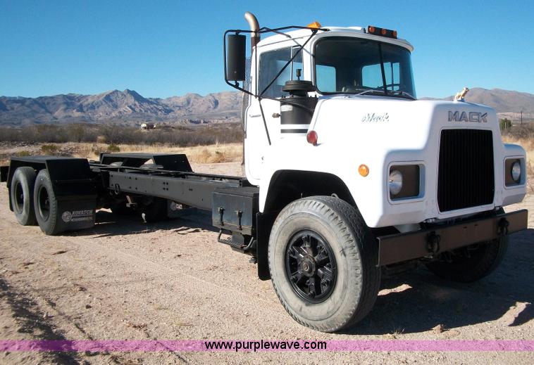 image for item C1769 1983 Mack DM4 truck cab and chassis