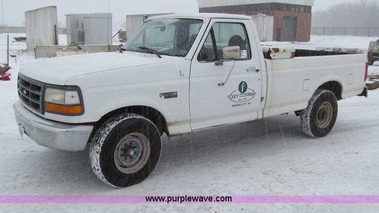 image for item E4662 1997 Ford F250 Super Duty pickup truck