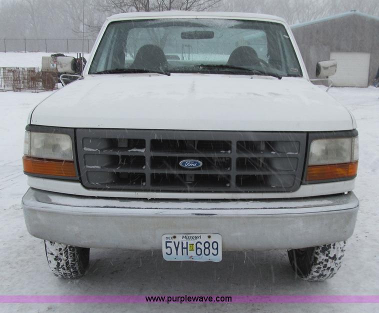 image for item E4662 1997 Ford F250 Super Duty pickup truck