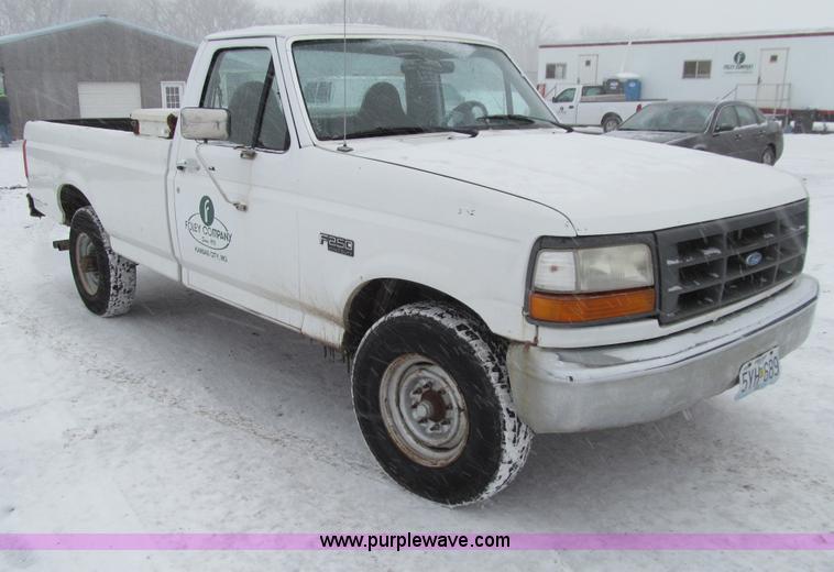 image for item E4662 1997 Ford F250 Super Duty pickup truck