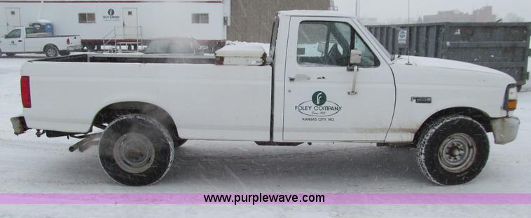 image for item E4662 1997 Ford F250 Super Duty pickup truck