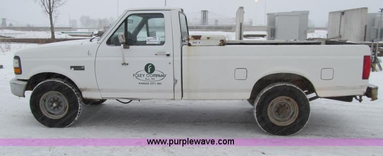 image for item E4662 1997 Ford F250 Super Duty pickup truck