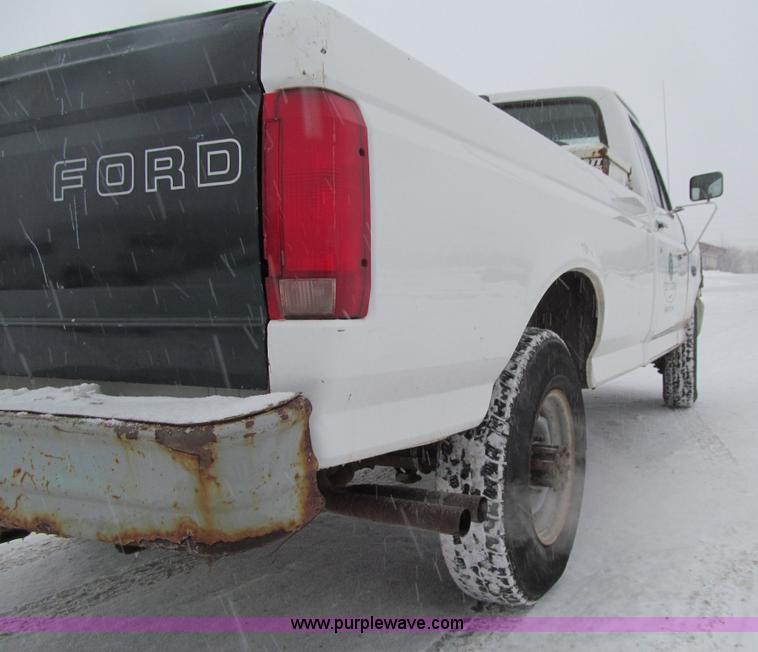 image for item E4662 1997 Ford F250 Super Duty pickup truck