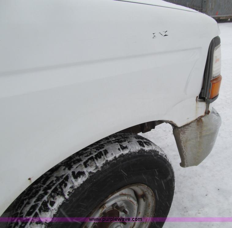 image for item E4662 1997 Ford F250 Super Duty pickup truck