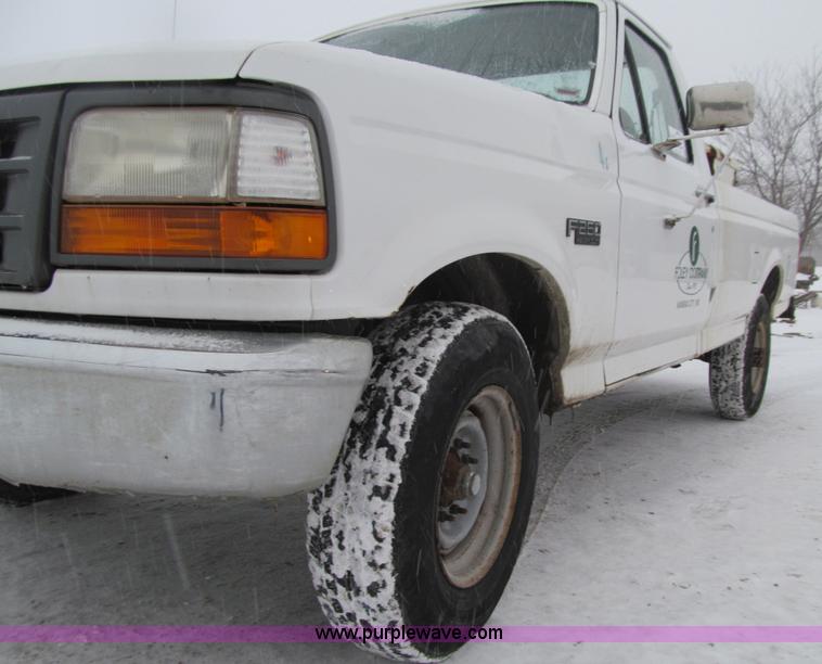 image for item E4662 1997 Ford F250 Super Duty pickup truck
