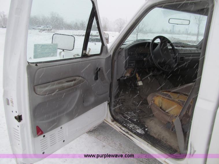 image for item E4662 1997 Ford F250 Super Duty pickup truck