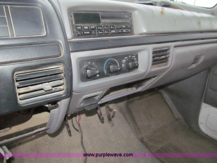 image for item E4662 1997 Ford F250 Super Duty pickup truck