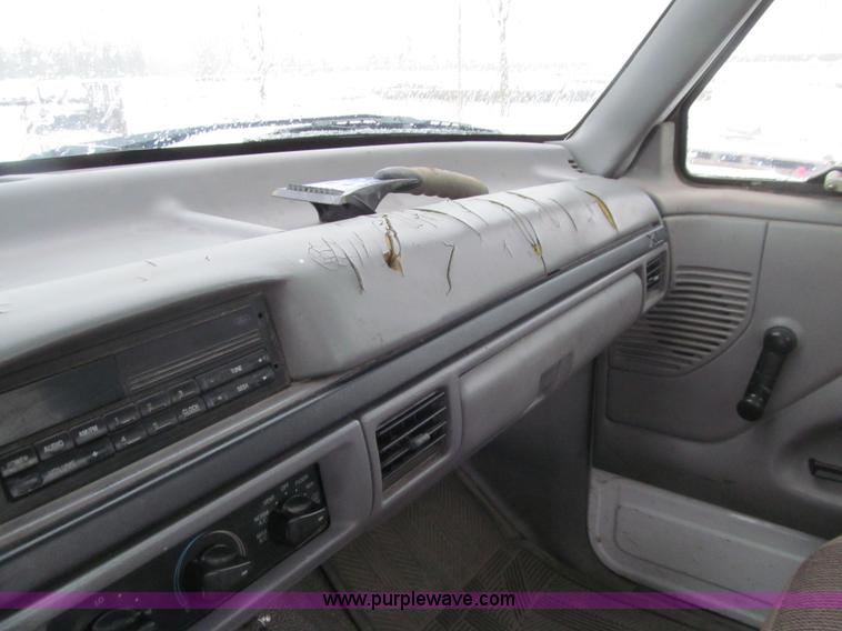 image for item E4662 1997 Ford F250 Super Duty pickup truck