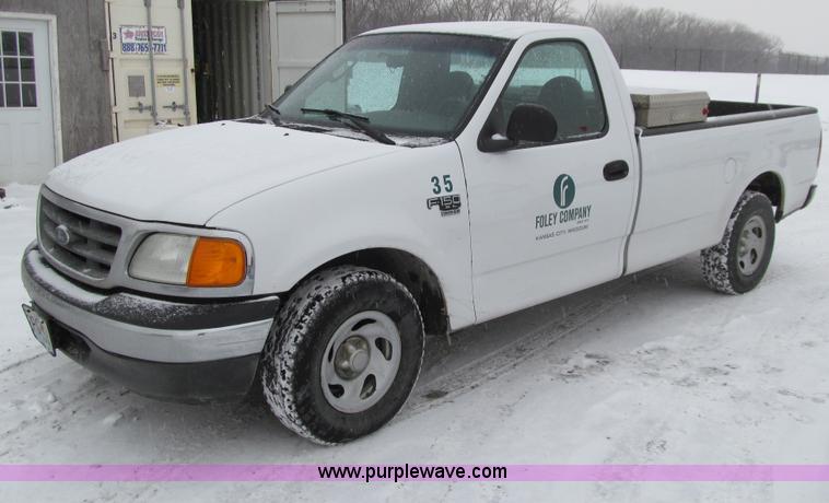 image for item E4663 2004 Ford F150 Heritage XL pickup truck