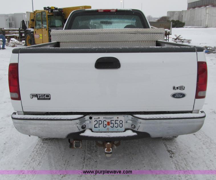 image for item E4663 2004 Ford F150 Heritage XL pickup truck