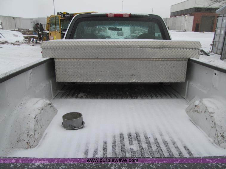 image for item E4663 2004 Ford F150 Heritage XL pickup truck