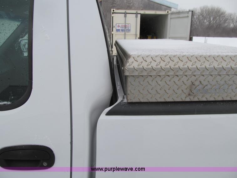 image for item E4663 2004 Ford F150 Heritage XL pickup truck