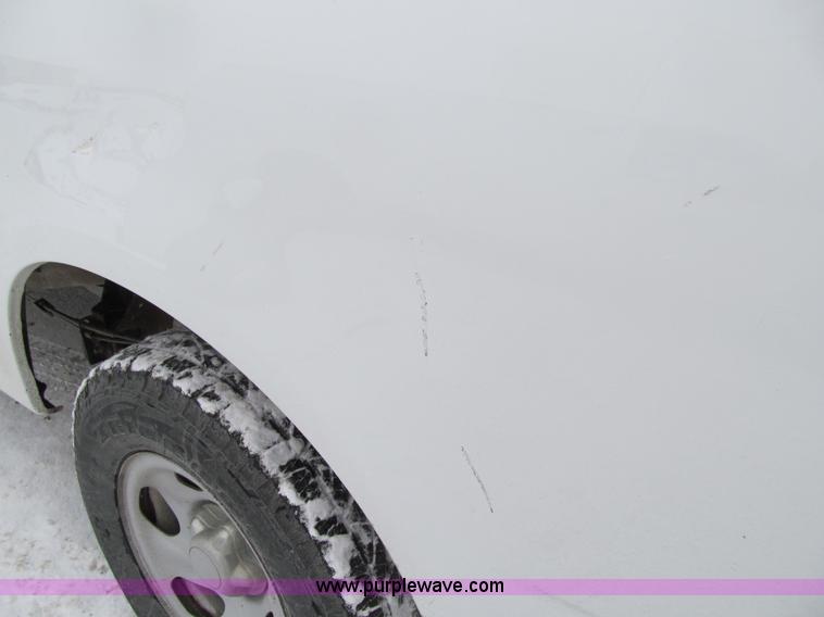 image for item E4663 2004 Ford F150 Heritage XL pickup truck