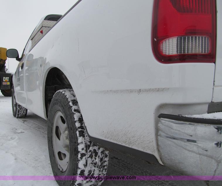 image for item E4663 2004 Ford F150 Heritage XL pickup truck