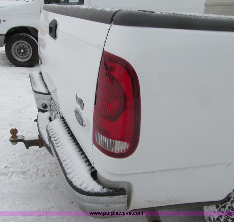 image for item E4663 2004 Ford F150 Heritage XL pickup truck