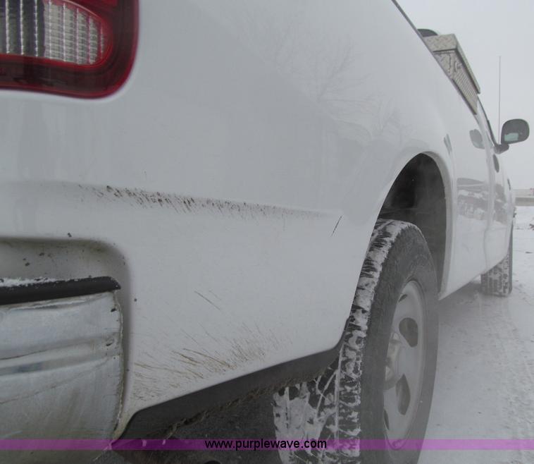 image for item E4663 2004 Ford F150 Heritage XL pickup truck