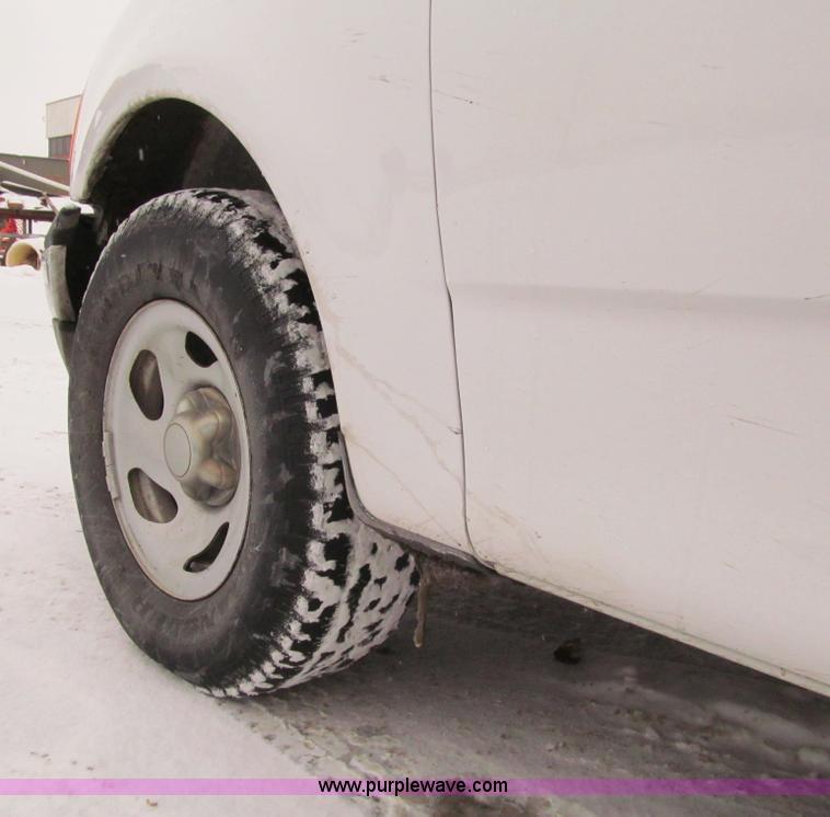 image for item E4663 2004 Ford F150 Heritage XL pickup truck